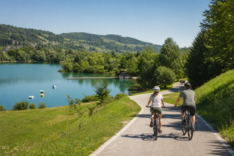 Cyclists on a lakeside route in the green surroundings of Velenje